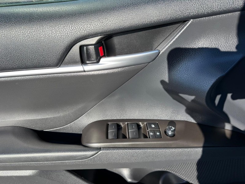 Toyota Camry Vehicle Image 23
