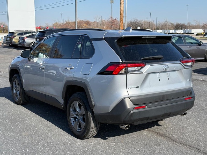 Toyota RAV4 Vehicle Image 05