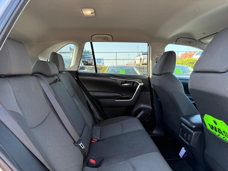 Toyota RAV4 Vehicle Image 10