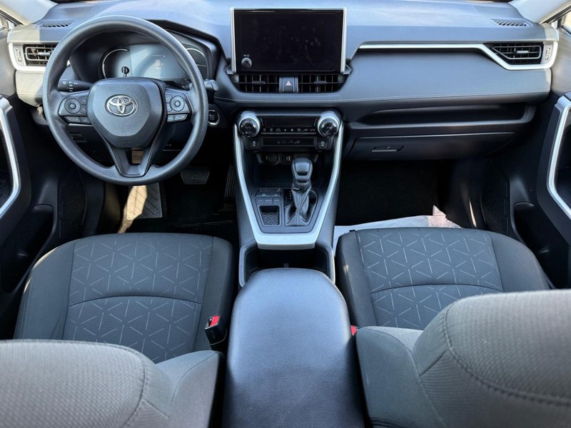 Toyota RAV4 Vehicle Image 11