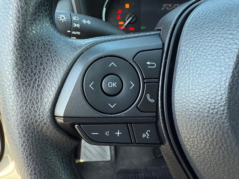 Toyota RAV4 Vehicle Image 13