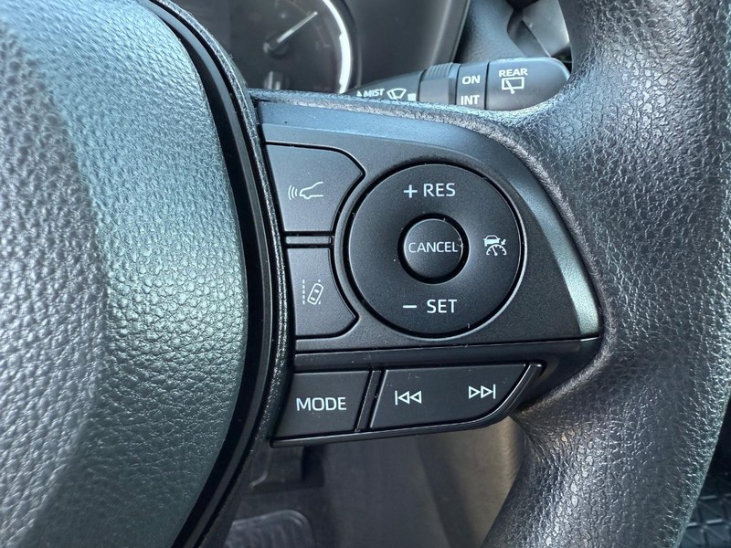 Toyota RAV4 Vehicle Image 14