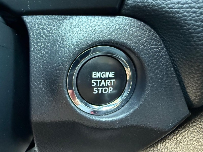 Toyota RAV4 Vehicle Image 15