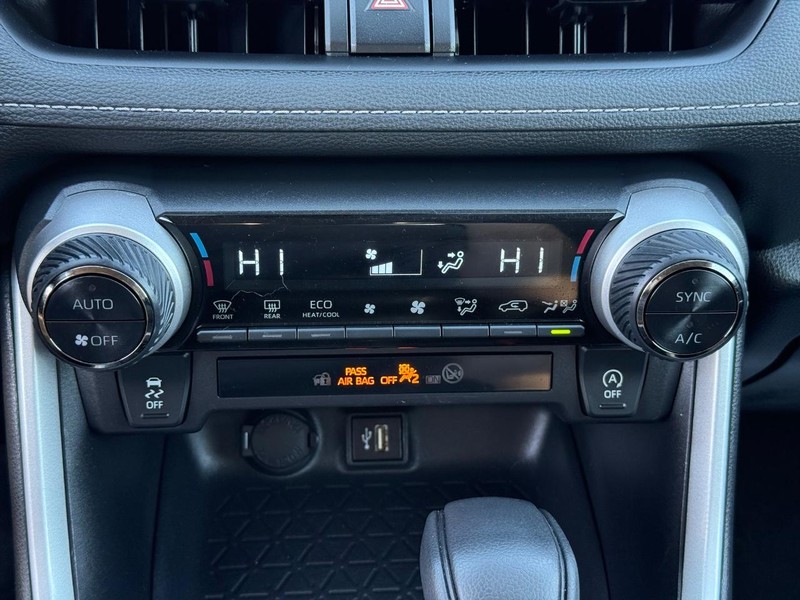 Toyota RAV4 Vehicle Image 18