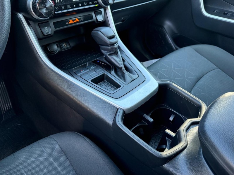 Toyota RAV4 Vehicle Image 19