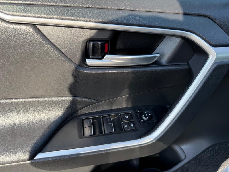 Toyota RAV4 Vehicle Image 23