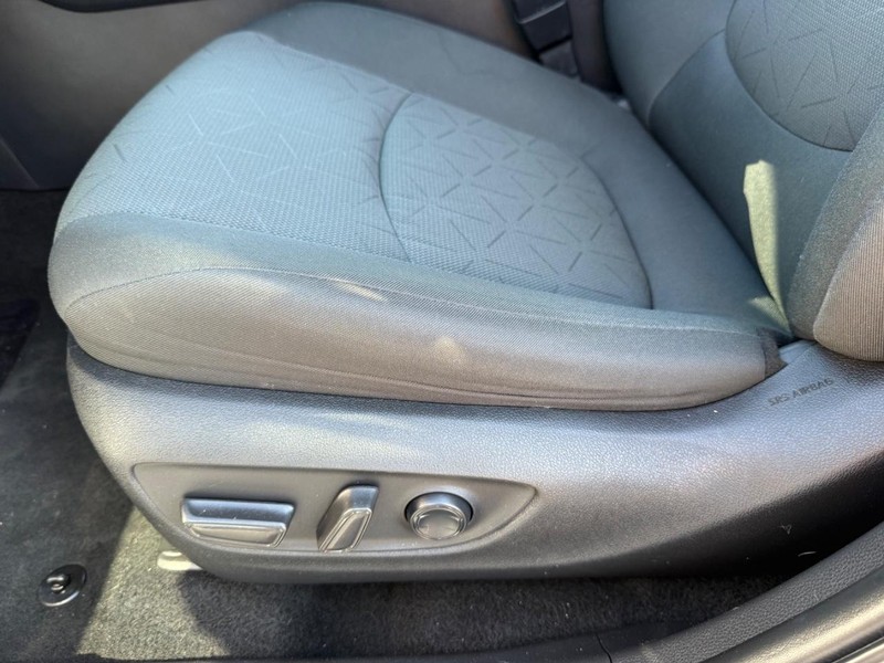 Toyota RAV4 Vehicle Image 24