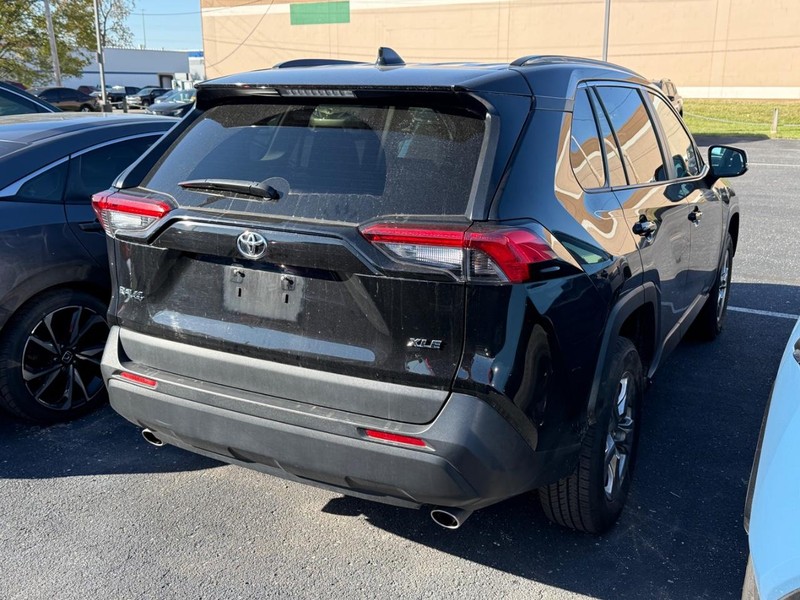 Toyota RAV4 Vehicle Image 04