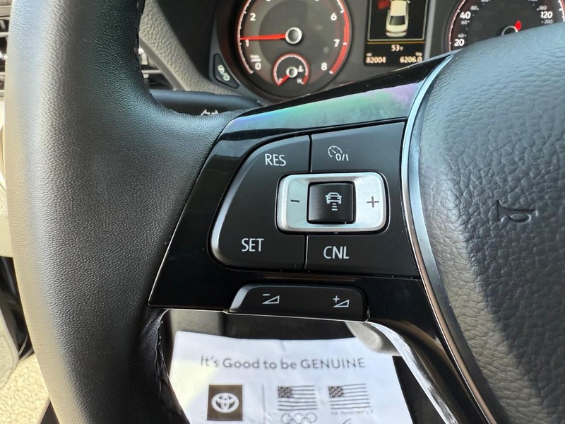 Volkswagen Passat Vehicle Image 13