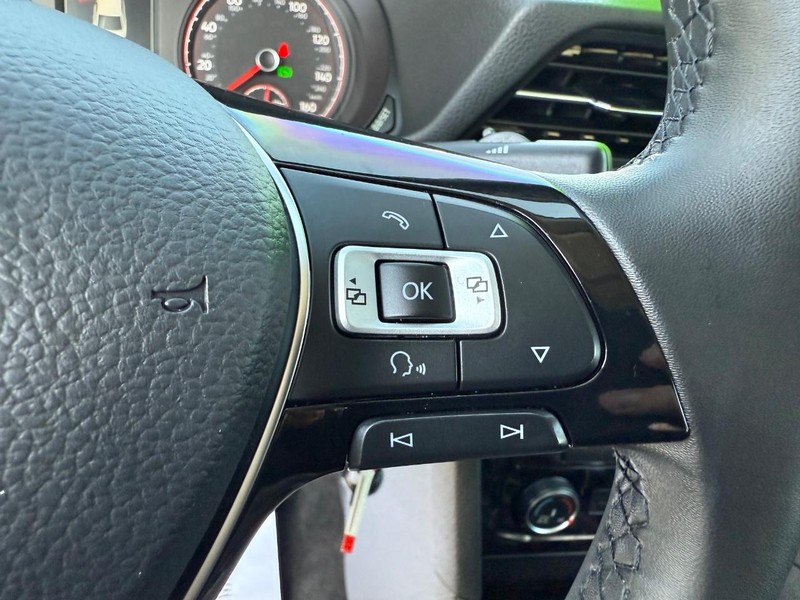 Volkswagen Passat Vehicle Image 14