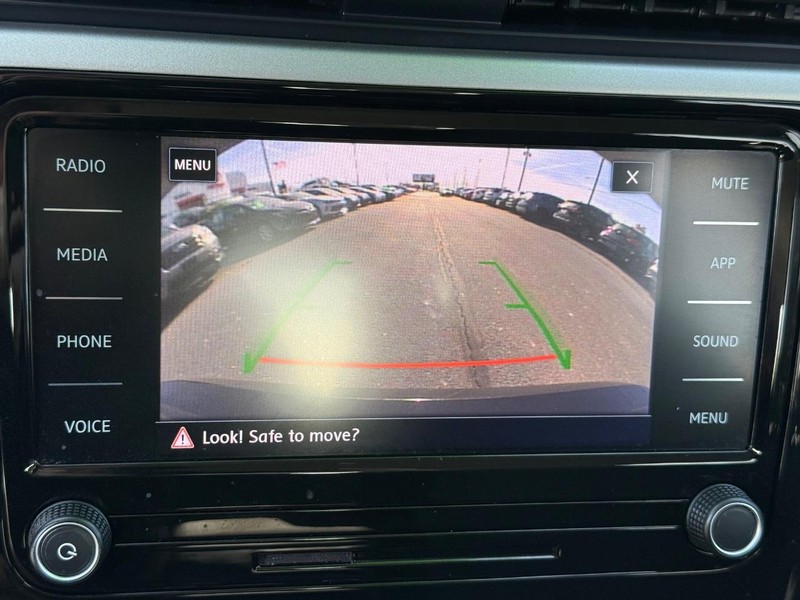 Volkswagen Passat Vehicle Image 16