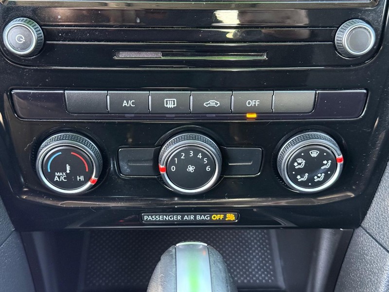 Volkswagen Passat Vehicle Image 17