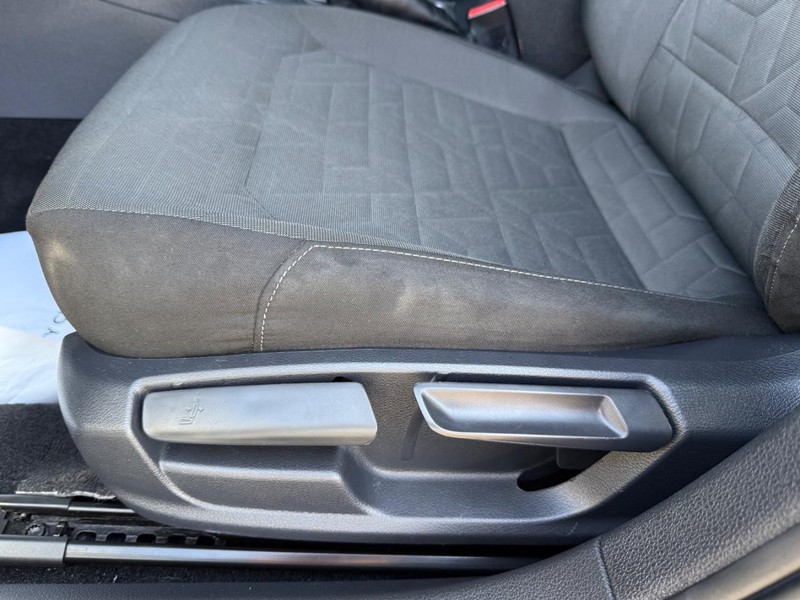 Volkswagen Passat Vehicle Image 23