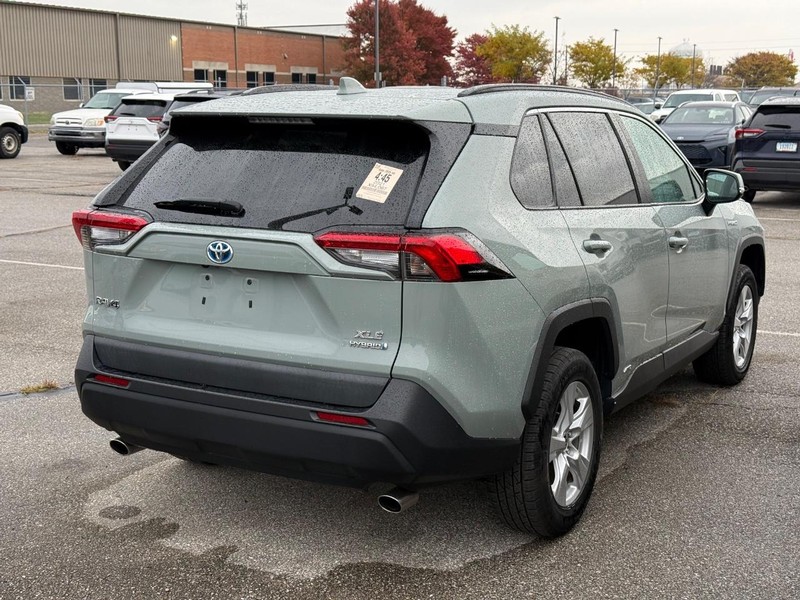 Toyota RAV4 Vehicle Image 04