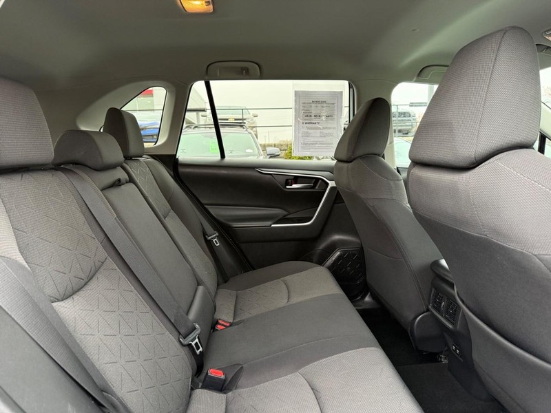 Toyota RAV4 Vehicle Image 10