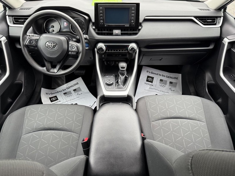Toyota RAV4 Vehicle Image 11