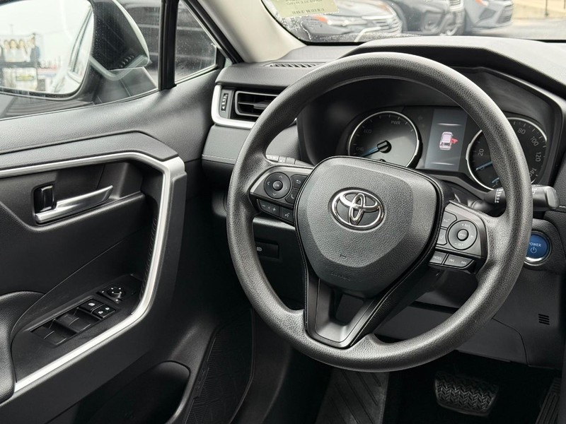 Toyota RAV4 Vehicle Image 12