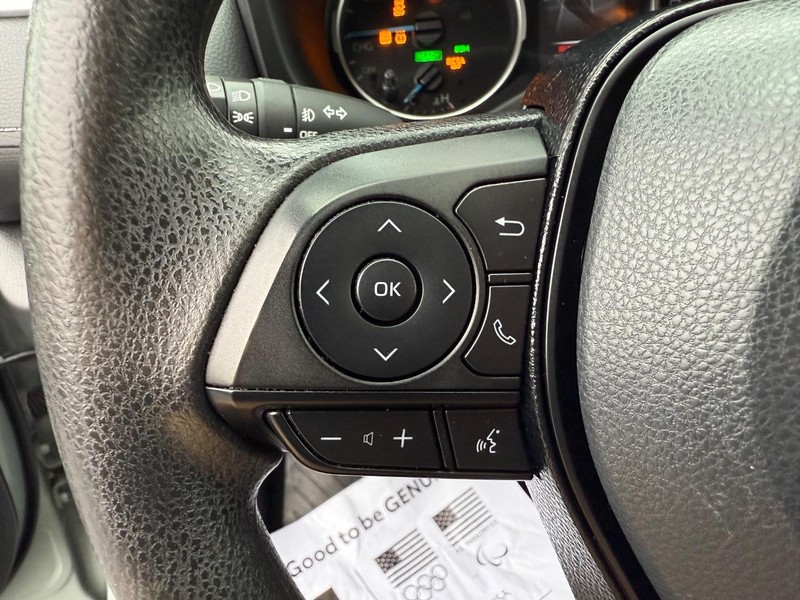 Toyota RAV4 Vehicle Image 13