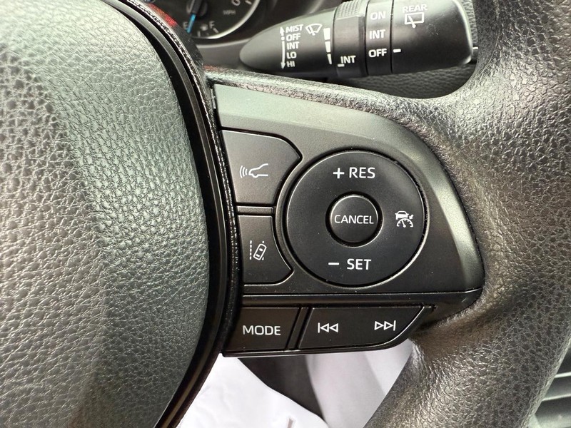 Toyota RAV4 Vehicle Image 14