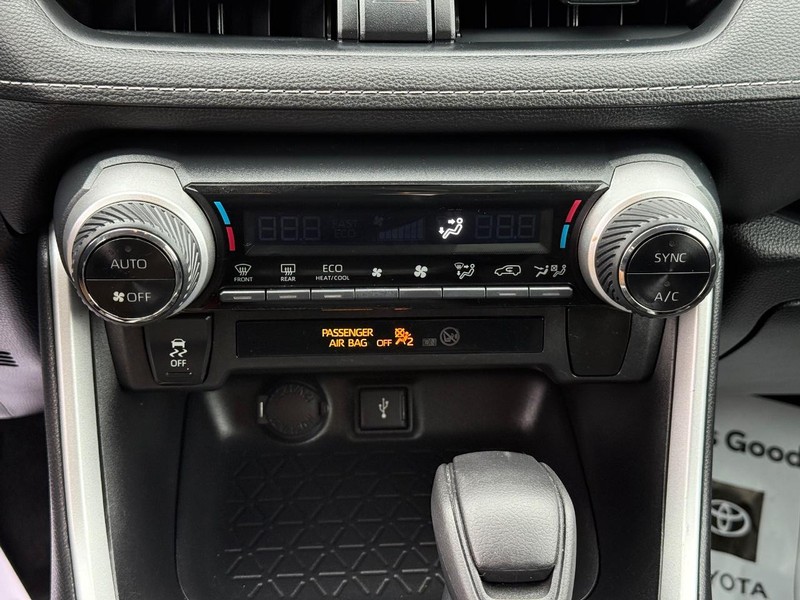 Toyota RAV4 Vehicle Image 18