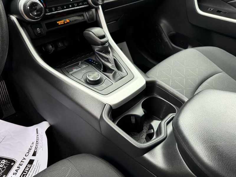 Toyota RAV4 Vehicle Image 19