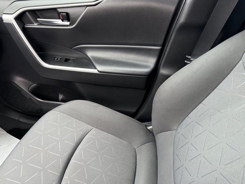 Toyota RAV4 Vehicle Image 20