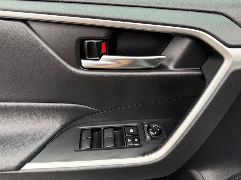 Toyota RAV4 Vehicle Image 23