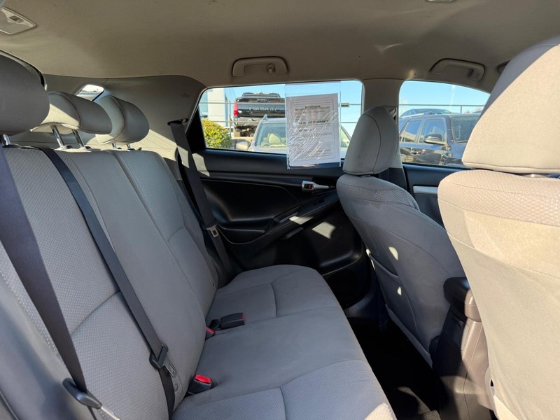 Toyota Matrix Vehicle Image 10