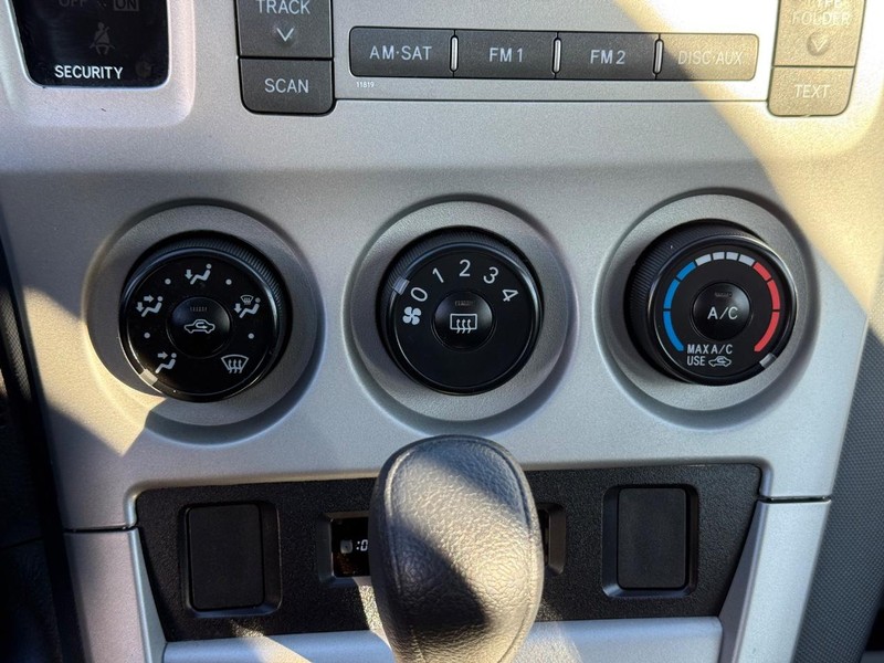 Toyota Matrix Vehicle Image 14