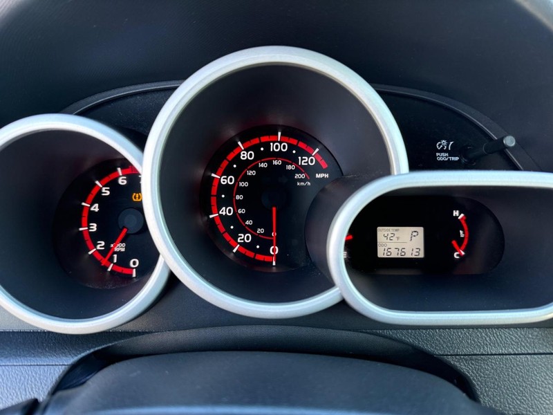 Toyota Matrix Vehicle Image 17