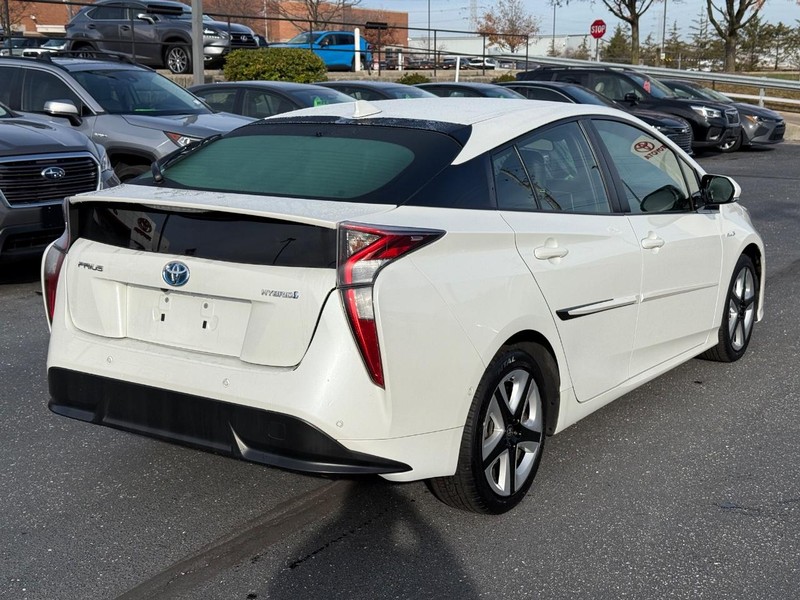 Toyota Prius Vehicle Image 03