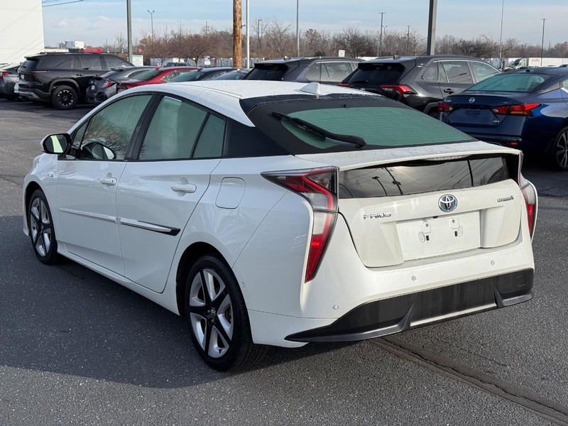 Toyota Prius Vehicle Image 05