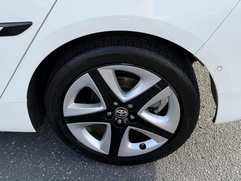 Toyota Prius Vehicle Image 06