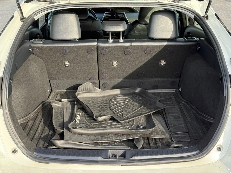 Toyota Prius Vehicle Image 07