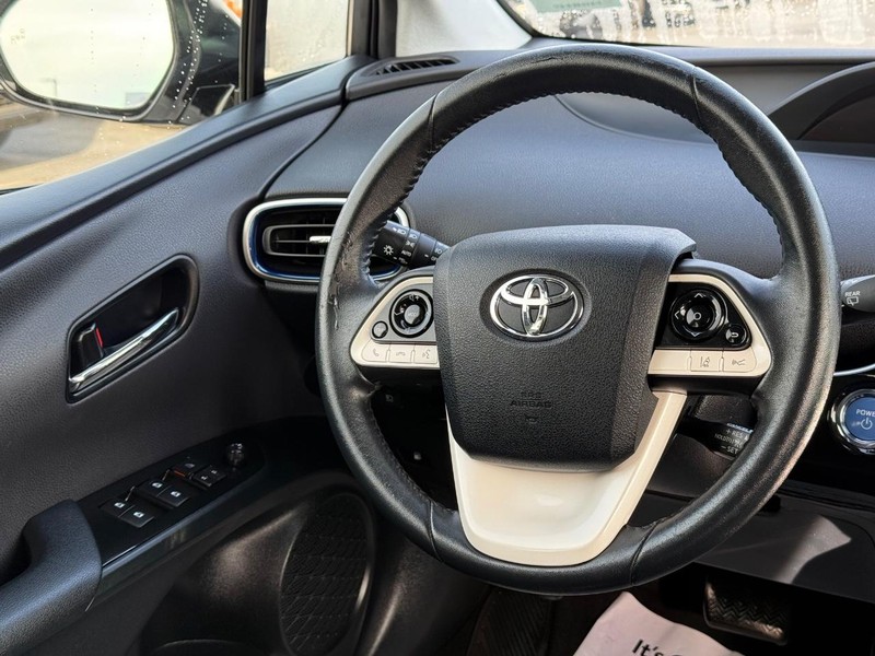 Toyota Prius Vehicle Image 12