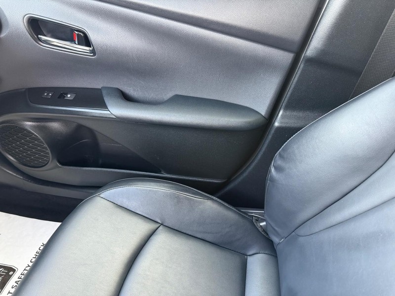 Toyota Prius Vehicle Image 20