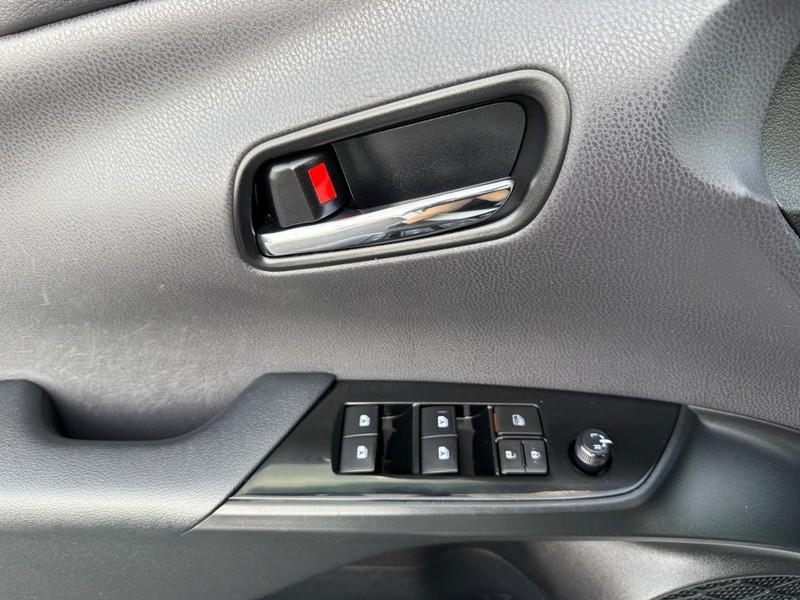 Toyota Prius Vehicle Image 22