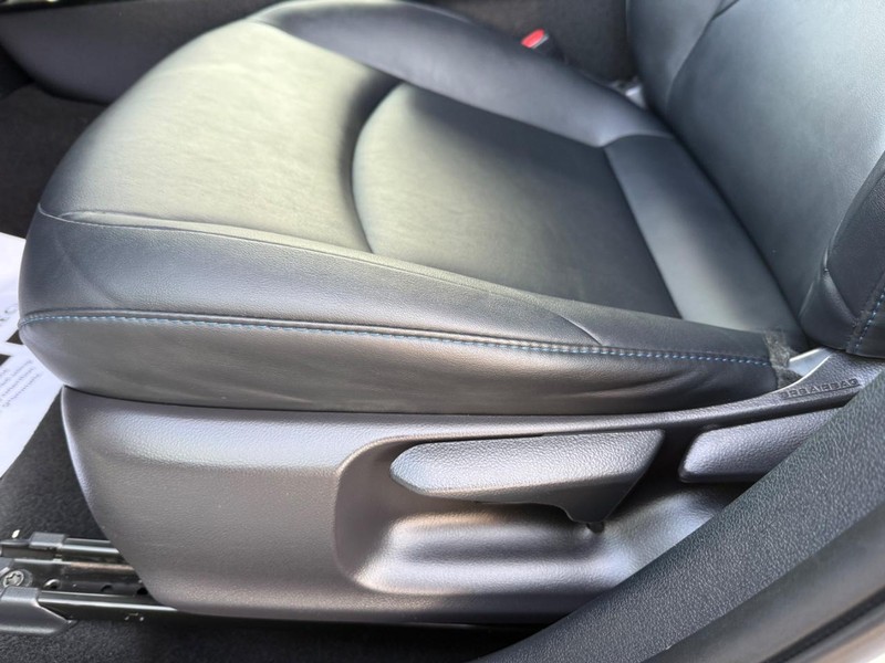 Toyota Prius Vehicle Image 23