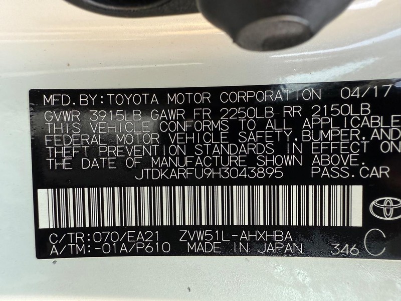 Toyota Prius Vehicle Image 24