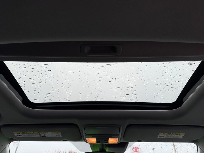 Honda CR-V Hybrid Vehicle Full-screen Gallery Image 11