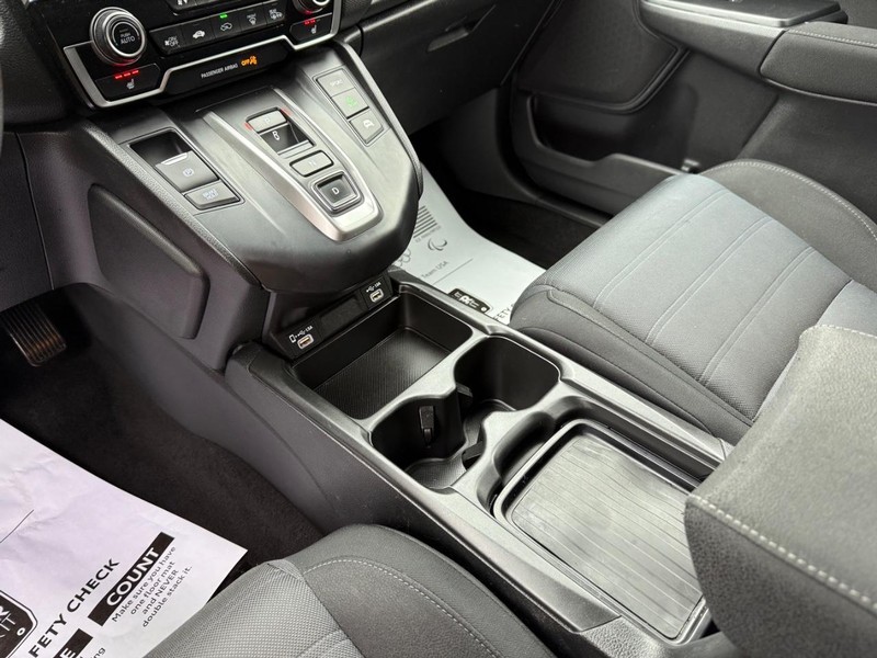 Honda CR-V Hybrid Vehicle Full-screen Gallery Image 21