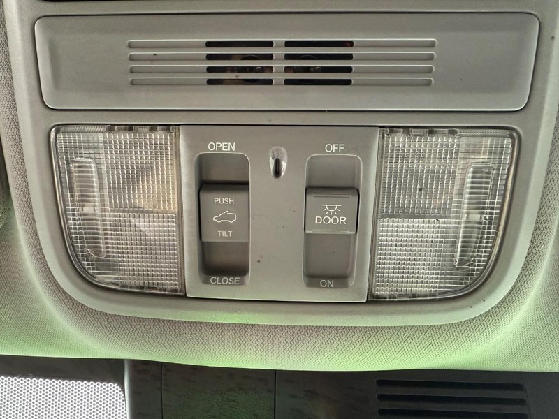 Honda CR-V Hybrid Vehicle Full-screen Gallery Image 23