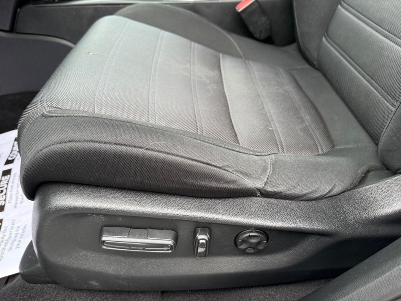 Honda CR-V Hybrid Vehicle Full-screen Gallery Image 27