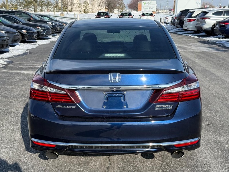 Honda Accord Sedan Vehicle Image 04