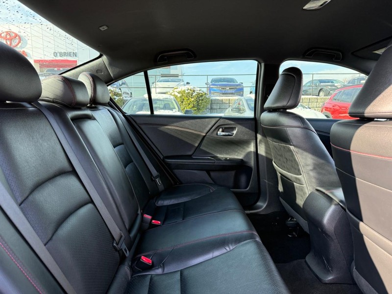 Honda Accord Sedan Vehicle Image 10