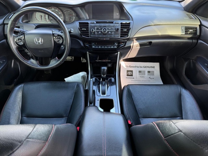 Honda Accord Sedan Vehicle Image 11