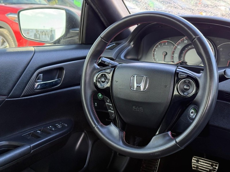 Honda Accord Sedan Vehicle Image 12