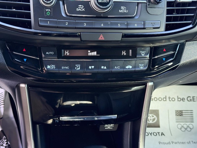 Honda Accord Sedan Vehicle Image 18