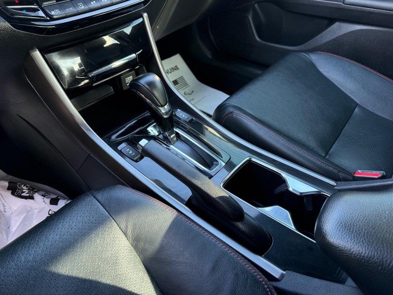 Honda Accord Sedan Vehicle Image 19