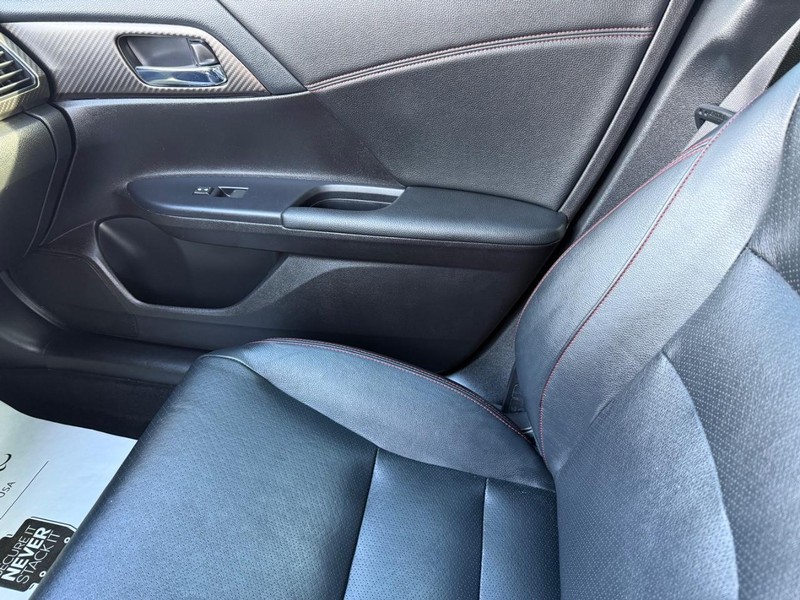Honda Accord Sedan Vehicle Image 20
